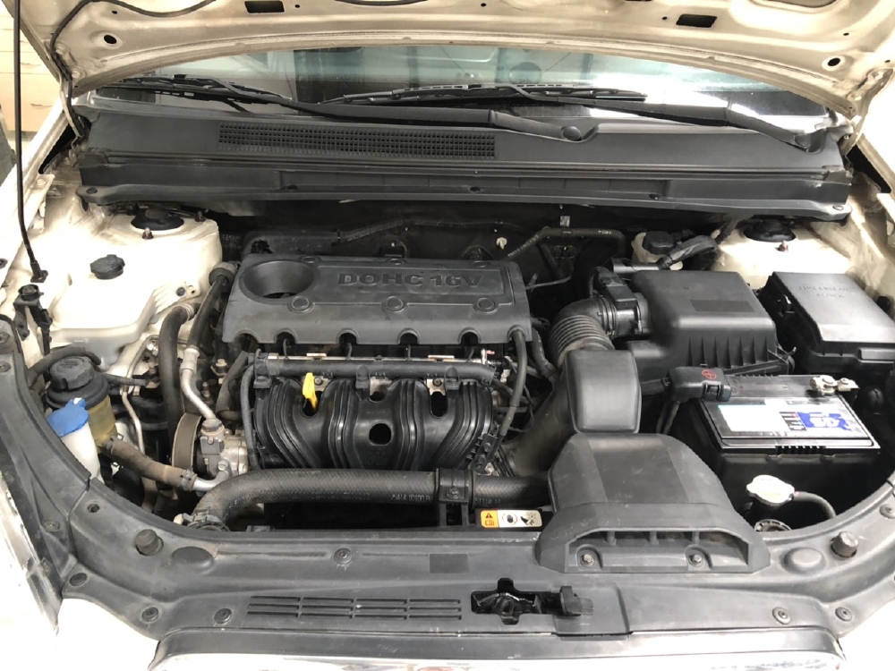 Bán Kia Carens EX 2.0MT màu trắng số sàn sản xuất 2016 biển Sài Gòn đi 65000km