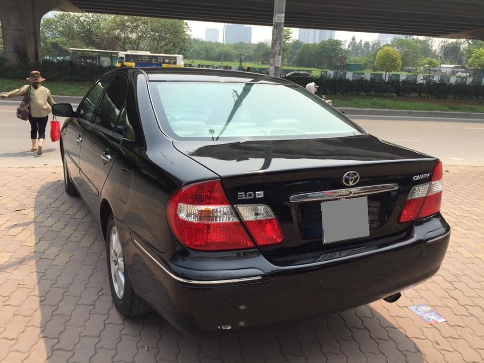 Bán Camry 3.0 tự động 2003 màu đen cực kỳ sang trọng.