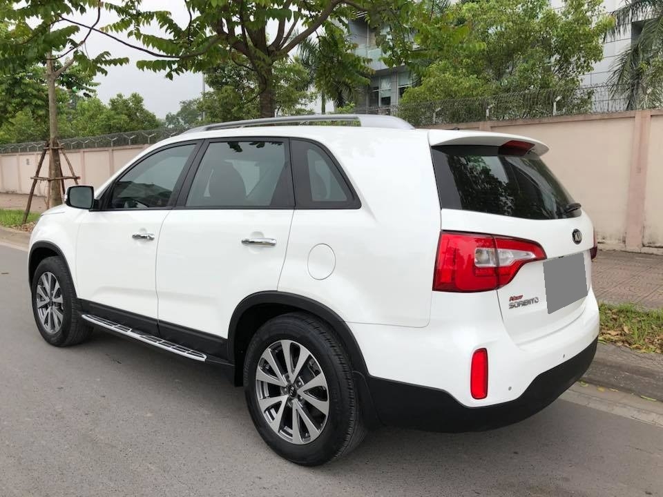 Bán Kia Sorento 2016 màu trắng tự động full đầy đủ tiện nghi.