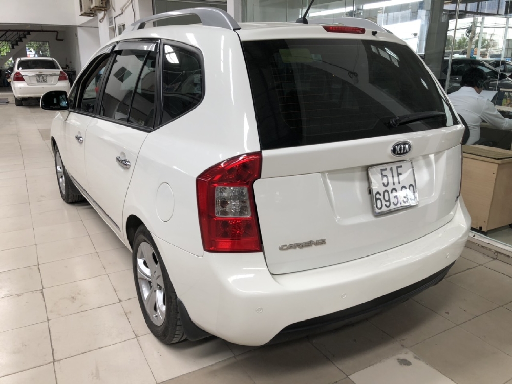 Bán Kia Carens EX 2.0MT màu trắng số sàn sản xuất 2016 biển Sài Gòn đi 65000km