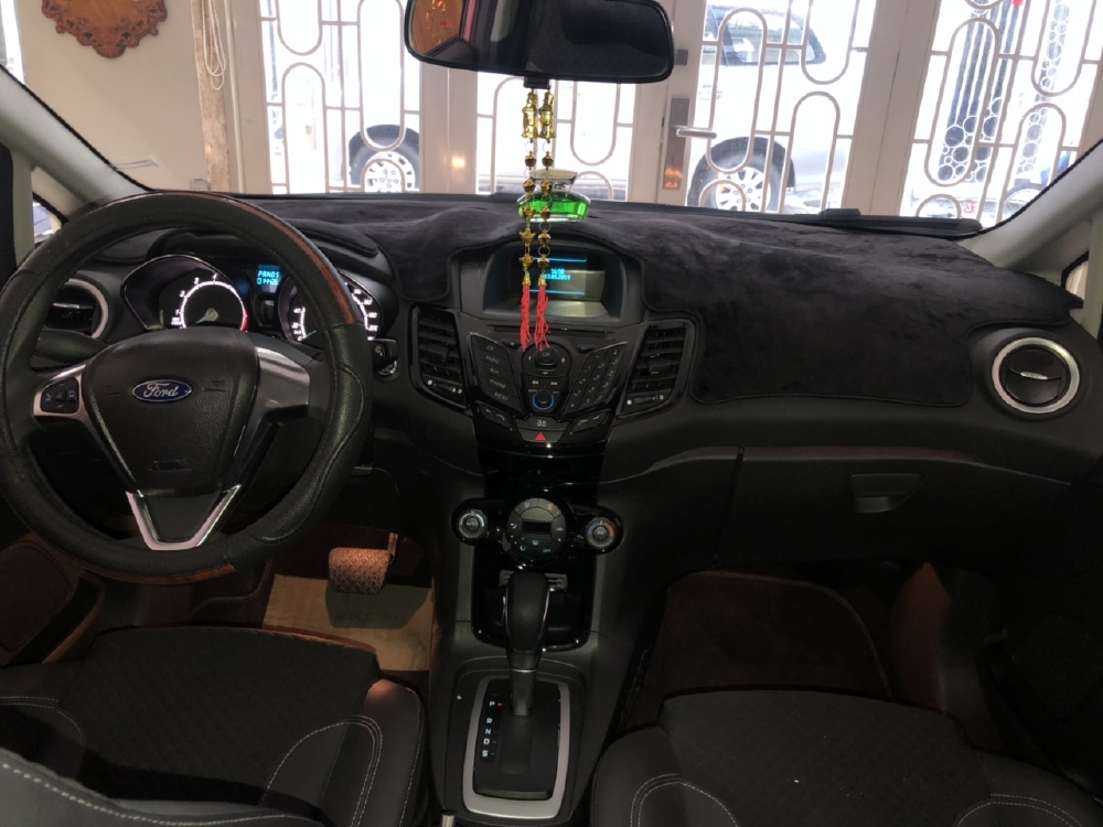 Bán Ford Fiesta S 1.5AT màu đỏ đô số tự động bản 5 cửa sản xuất 2018 chạy lướt 14000km