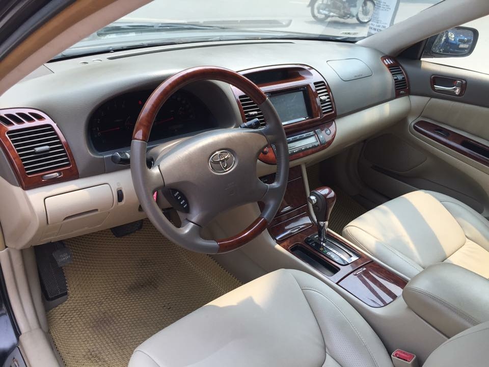 Bán Camry 3.0 tự động 2003 màu đen cực kỳ sang trọng.