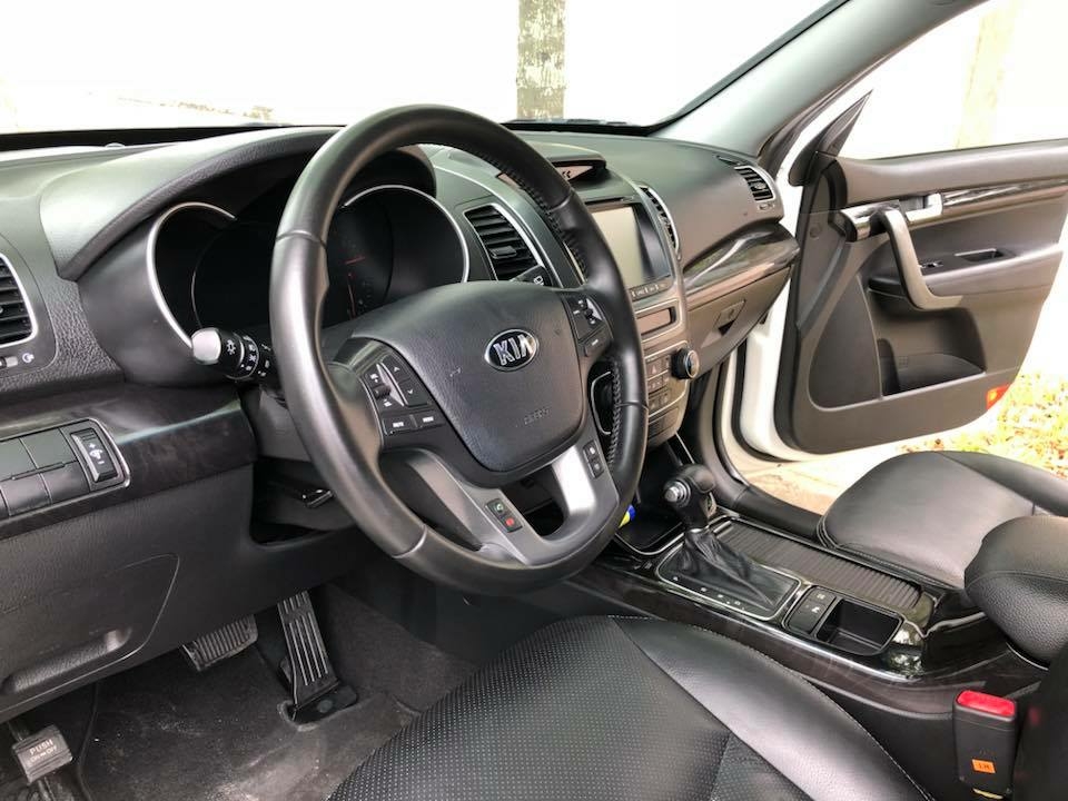 Bán Kia Sorento 2016 màu trắng tự động full đầy đủ tiện nghi.