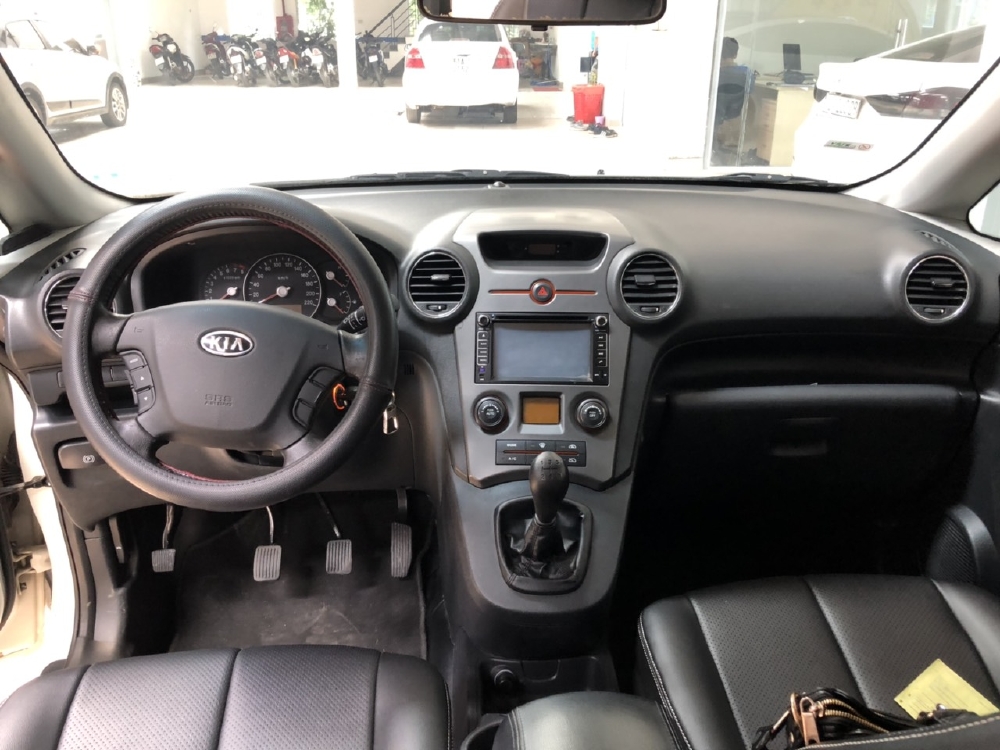 Bán Kia Carens EX 2.0MT màu trắng số sàn sản xuất 2016 biển Sài Gòn đi 65000km