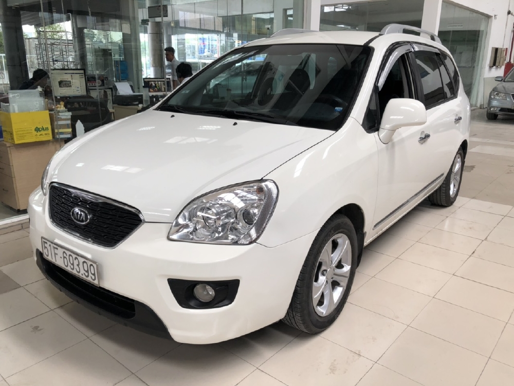 Bán Kia Carens EX 2.0MT màu trắng số sàn sản xuất 2016 biển Sài Gòn đi 65000km