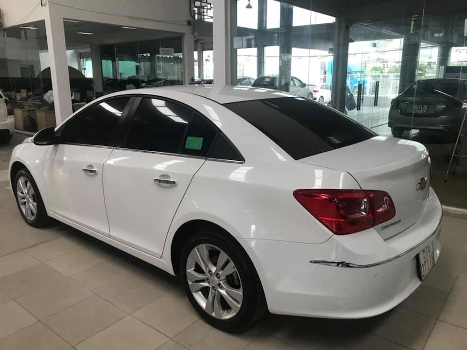 Bán Chevrolet Cruze LTZ 1.8AT màu trắng số tự động sản xuất 2017 biển Sài Gòn mẫu mới