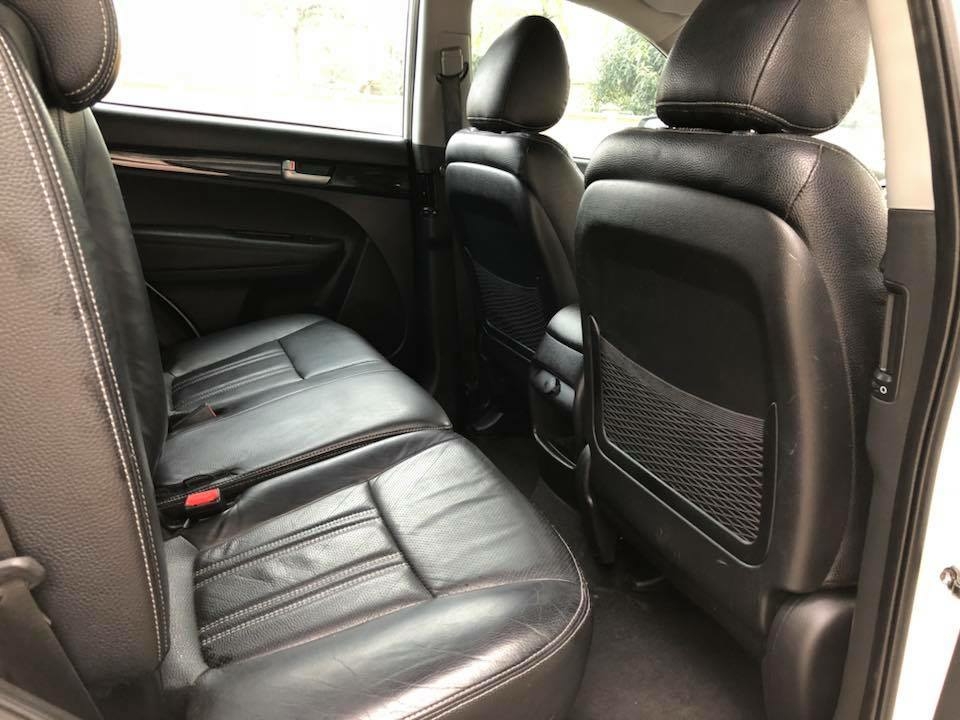 Bán Kia Sorento 2016 màu trắng tự động full đầy đủ tiện nghi.
