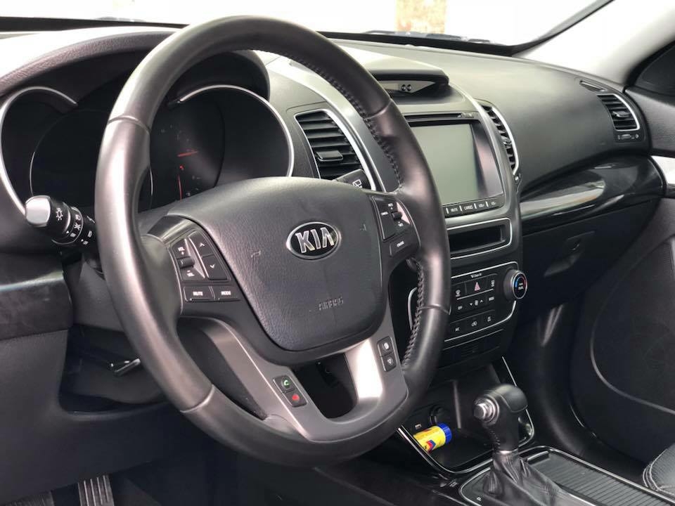 Bán Kia Sorento 2016 màu trắng tự động full đầy đủ tiện nghi.