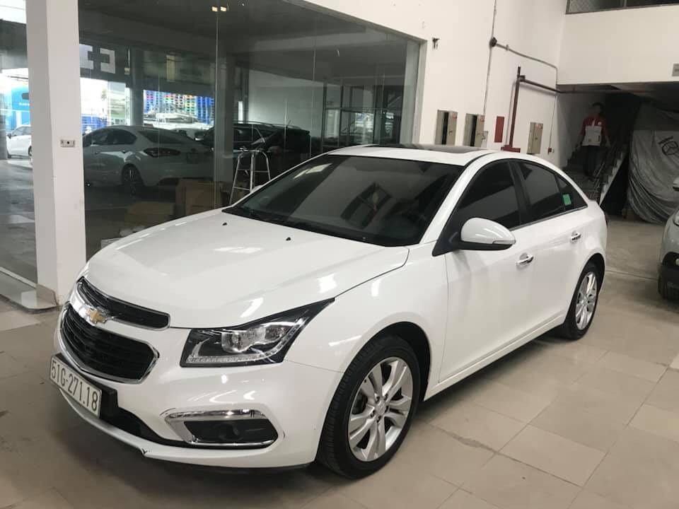 Bán Chevrolet Cruze LTZ 1.8AT màu trắng số tự động sản xuất 2017 biển Sài Gòn mẫu mới