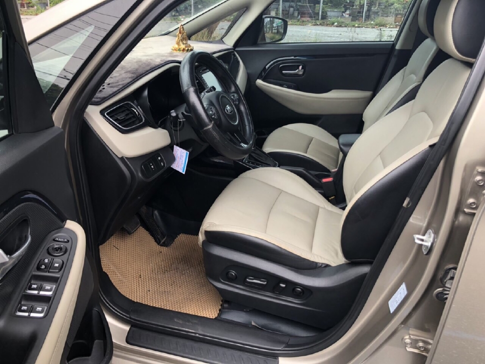 Kia Rondo Gath 2.0AT 2016 màu vàng cát