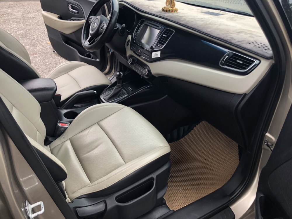 Kia Rondo Gath 2.0AT 2016 màu vàng cát