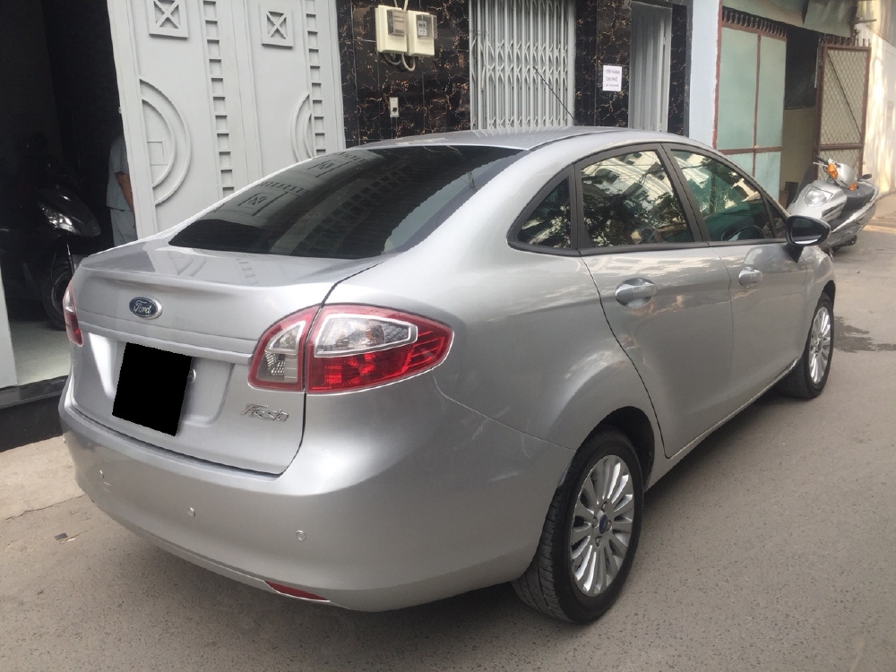 Bán Ford Fiesta 2012 tự động màu bạc xe đi kỹ như mới