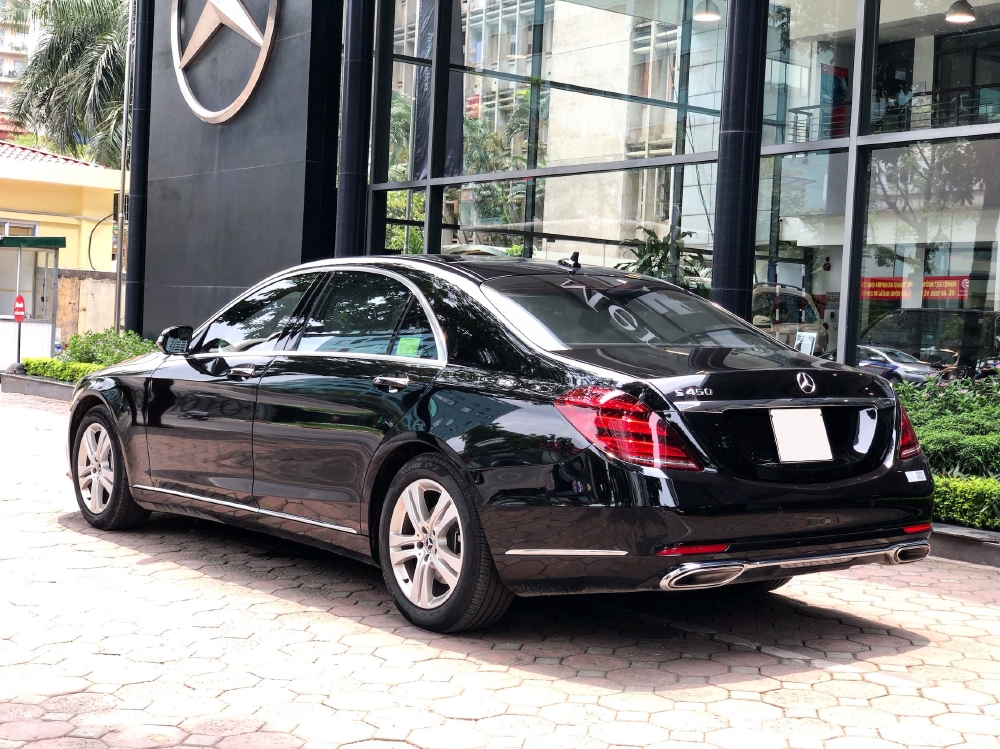 Bán Mercedes S450 2019 màu Đen siêu lướt - rẻ hơn xe mới 600tr