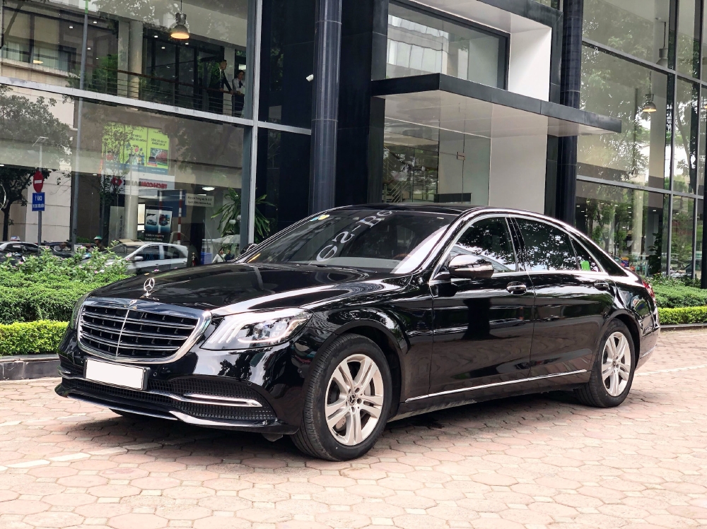 Bán Mercedes S450 2019 màu Đen siêu lướt - rẻ hơn xe mới 600tr
