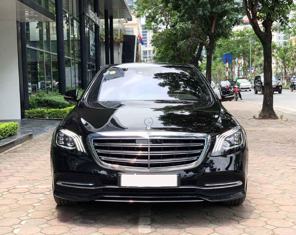 Bán Mercedes S450 2019 màu Đen siêu lướt - rẻ hơn xe mới 600tr