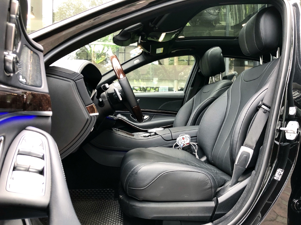 Bán Mercedes S450 2019 màu Đen siêu lướt - rẻ hơn xe mới 600tr