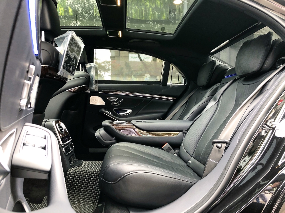 Bán Mercedes S450 2019 màu Đen siêu lướt - rẻ hơn xe mới 600tr