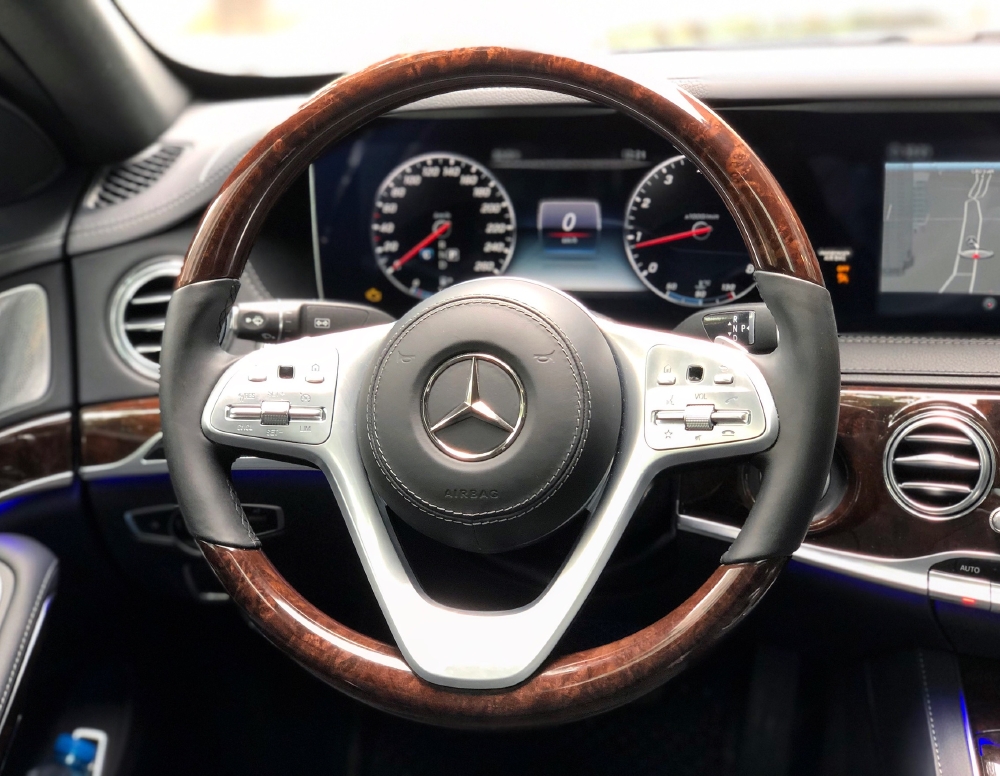 Bán Mercedes S450 2019 màu Đen siêu lướt - rẻ hơn xe mới 600tr