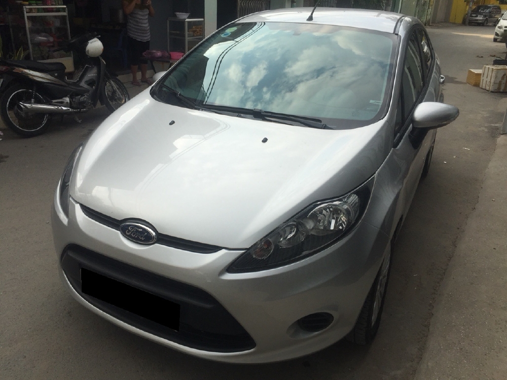 Bán Ford Fiesta 2012 tự động màu bạc xe đi kỹ như mới.