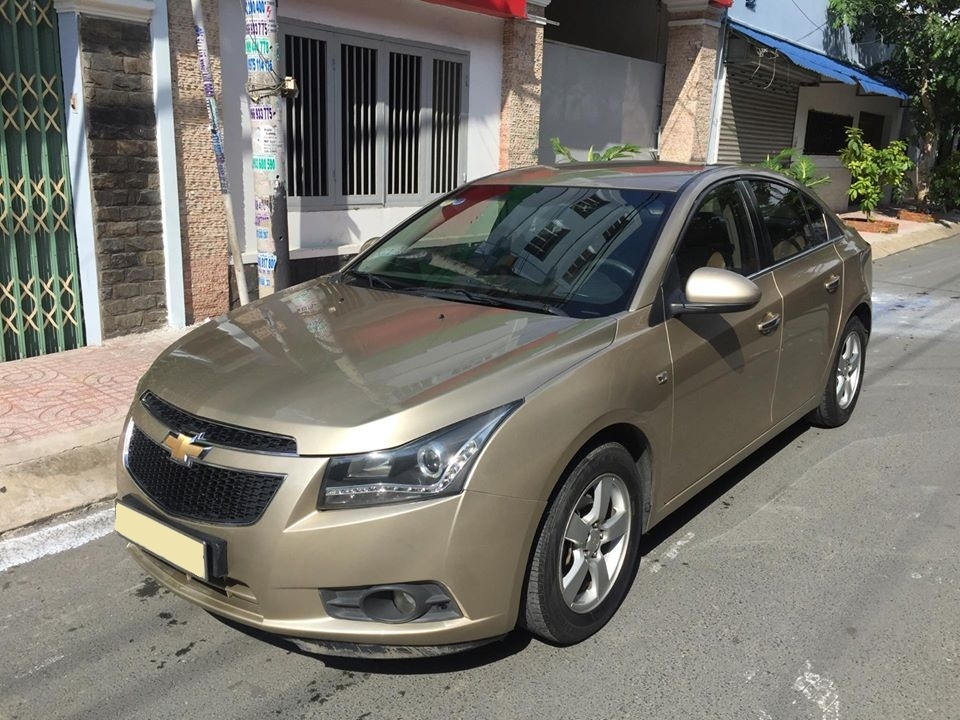 Bán Chevrolet Cruze LS 2011 số sàn màu vàng gia đình chính chủ.