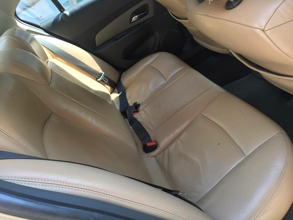 Bán Chevrolet Cruze LS 2011 số sàn màu vàng gia đình chính chủ.
