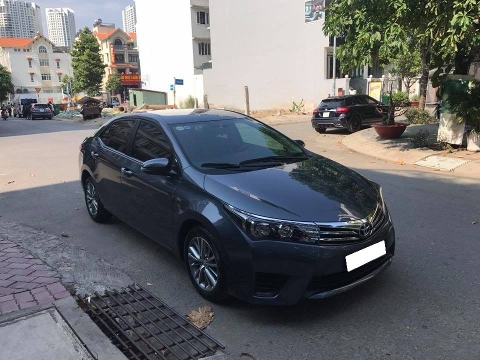 Cần tiền bán xe ô tô Altis 2015, sô sàn, màu xanh, nhà dùng rất kỷ nên còn rất mới