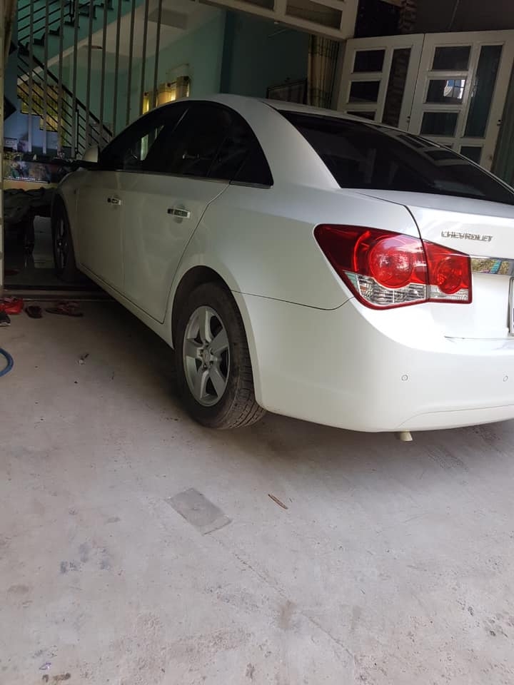 Gia đình cần bán xe Cruze 2013 Ltz, số tự động, màu trắng gia đình sử dụng rất kỷ và rất ít