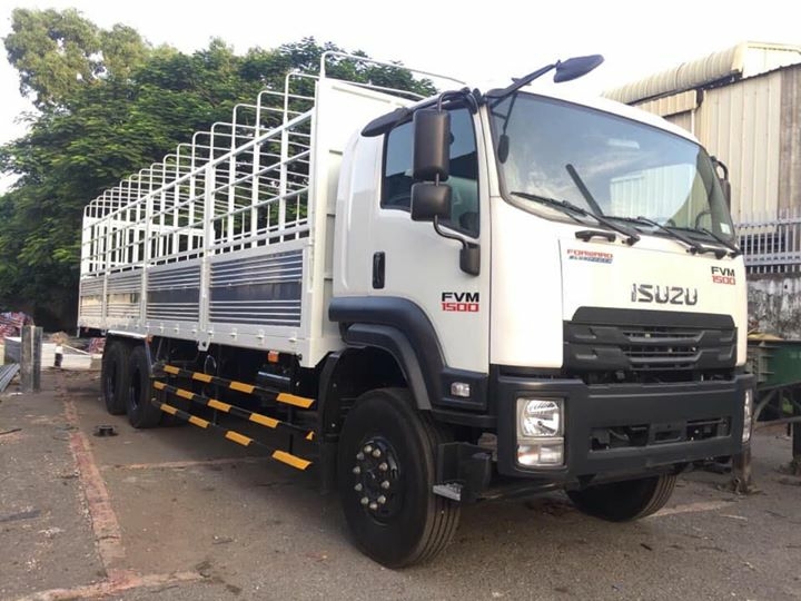 Xe tải ISUZU FVM 3 chân tải 15 tấn thùng bạt dài 9.4m - Trả Góp