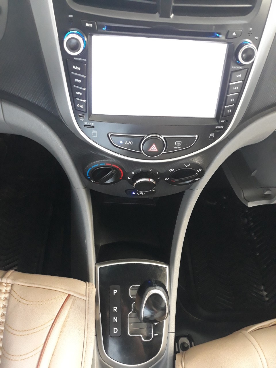 Bán Accent 1.4AT sedan 2014, màu trắng, đúng chất, giá TL, hổ trợ góp
