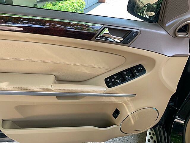 Mercedes Benz GL 550 4 Matic màu đen. - Sx và đk 2008, nhập nguyên chiếc Mỹ, cá nhân chính chủ.