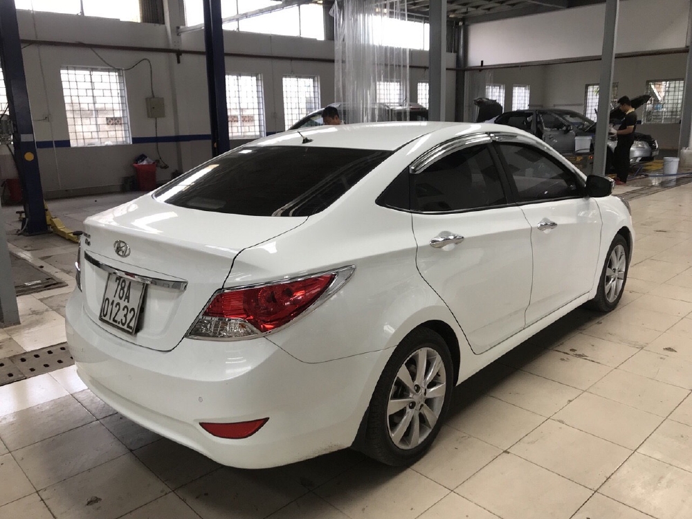 Bán Hyundai Accent Blue 1.4AT sedan màu trắng số tự động nhập Hàn Quốc 2014