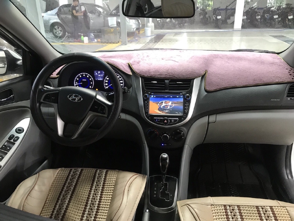 Bán Hyundai Accent Blue 1.4AT sedan màu trắng số tự động nhập Hàn Quốc 2014