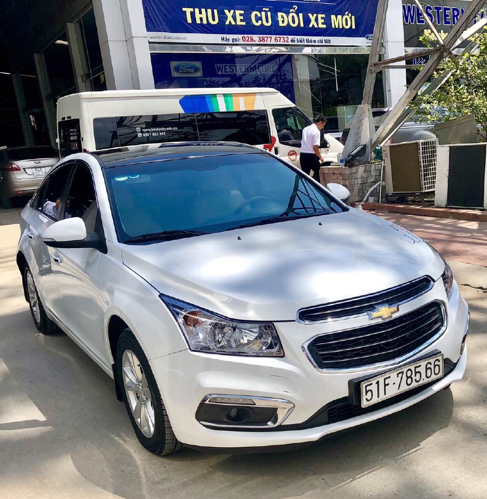 Bán Chervrolet Cruze LT 2016, màu trắng, siêu lướt 10.000km, bảo hành hãng