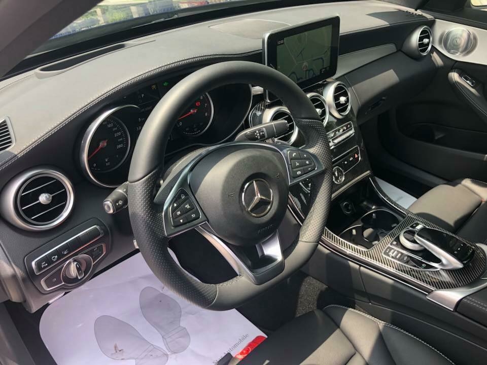 Em cần bán chiếc Mercedes C300 sx 2018 số tự động 9 cấp màu xanh đại dương