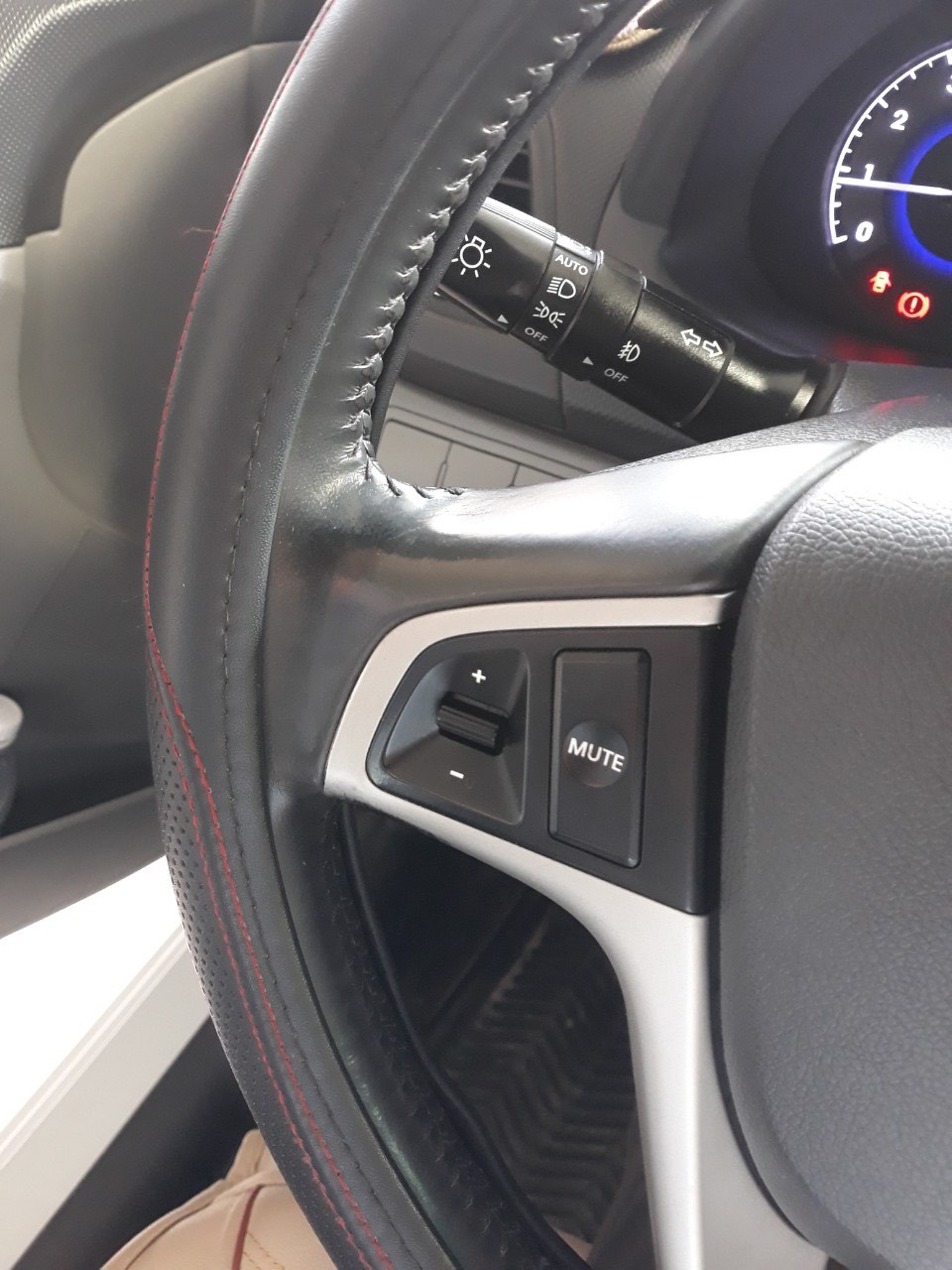 Bán Accent 1.4AT sedan 2014, màu trắng, đúng chất, giá TL, hổ trợ góp