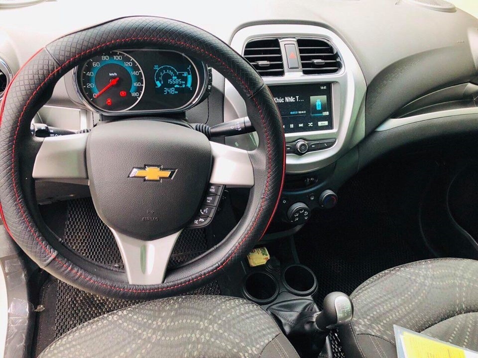 Gia đình cần bán xe Chevrolet Spark LT số sàn 2018 màu đỏ, biển tp