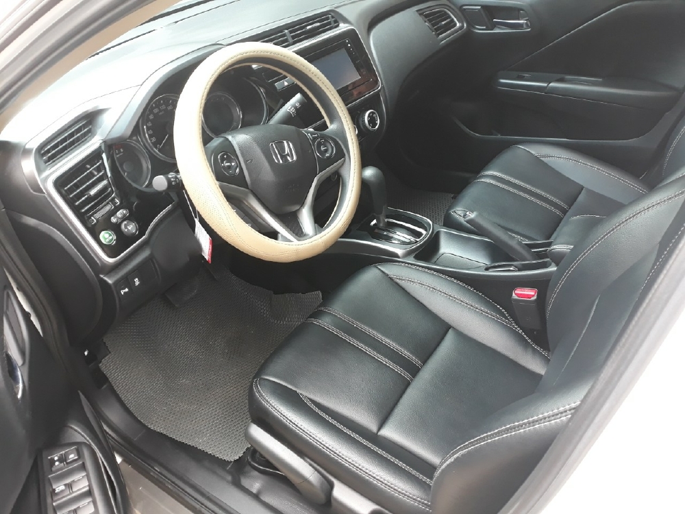 Bán Honda City 1.5CVT màu trắng số tự động sản xuất 2018 biển Sài Gòn