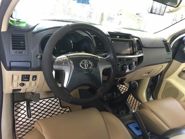 Bán xe Fortuner 2015, số sàn, máy dầu, màu bạc