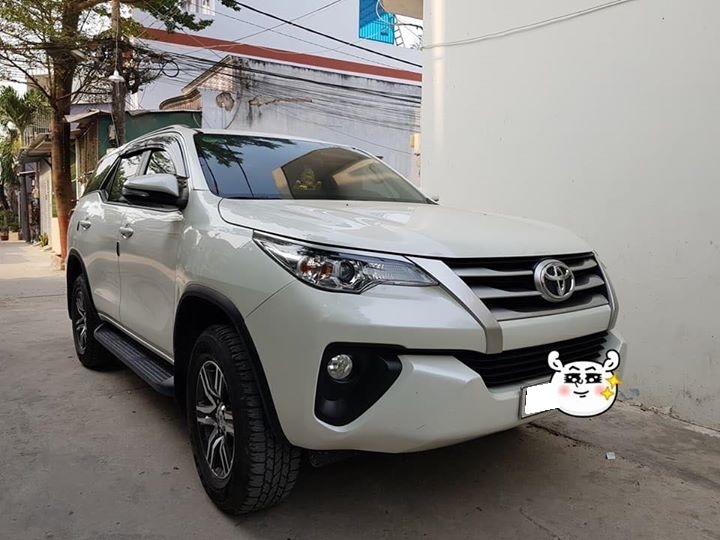 Bán Toyota Fortuner số sàn 2017 máy dầu màu trắng chỉnh chủ