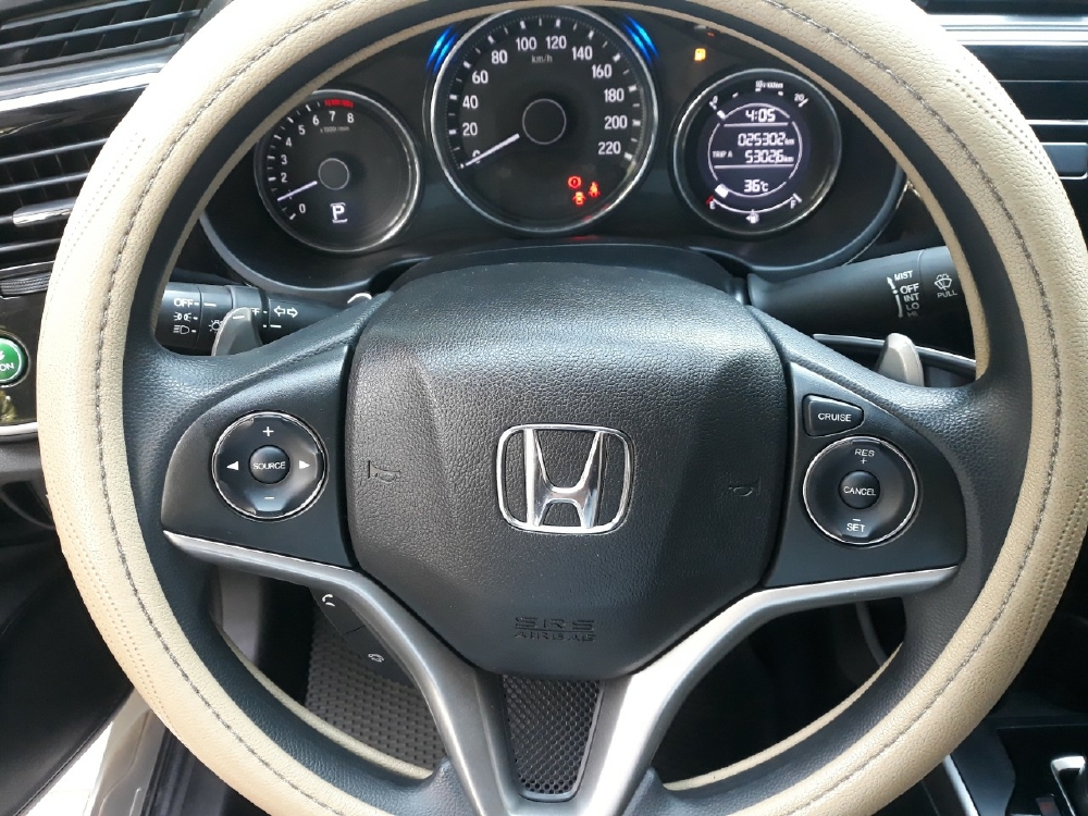 Bán Honda City 1.5CVT màu trắng số tự động sản xuất 2018 biển Sài Gòn