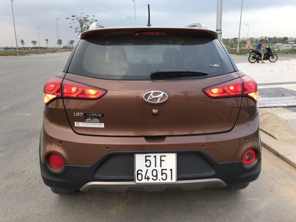 Bán Hyundai i20 Active 1.4AT màu nâu titan nhập Ấn Độ 2015 ĐK 2016 biển Sài Gòn đi đúng 33000km