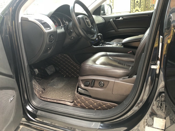 Bán Audi Q7 màu đen 2008 bản full nhé, ghé điện, cóp điện, surup mui nha