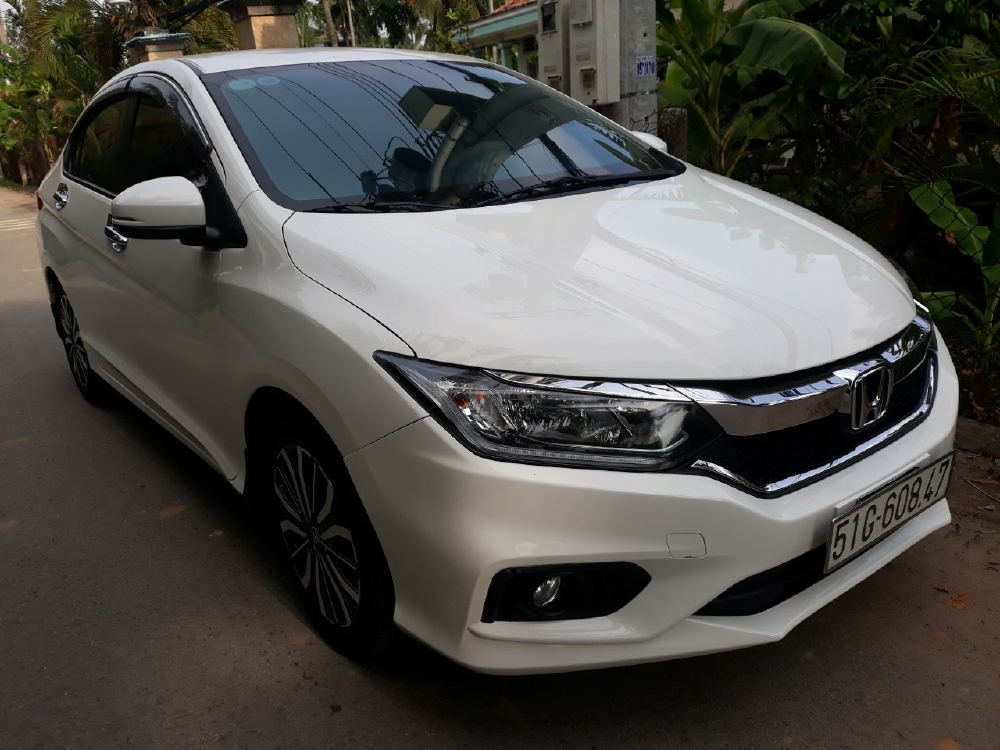 Bán Honda City 1.5CVT màu trắng số tự động sản xuất 2018 biển Sài Gòn