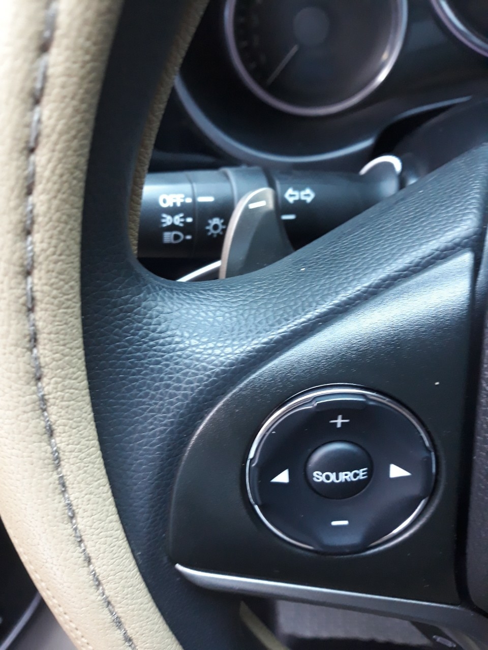 Bán Honda City 1.5CVT màu trắng số tự động sản xuất 2018 biển Sài Gòn