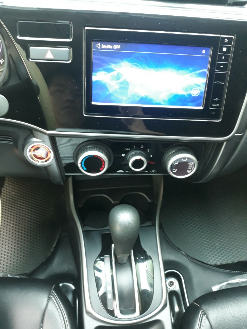 Bán Honda City 1.5CVT màu trắng số tự động sản xuất 2018 biển Sài Gòn