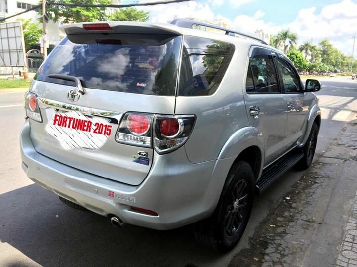 Bán xe Fortuner 2015, số sàn, máy dầu, màu bạc