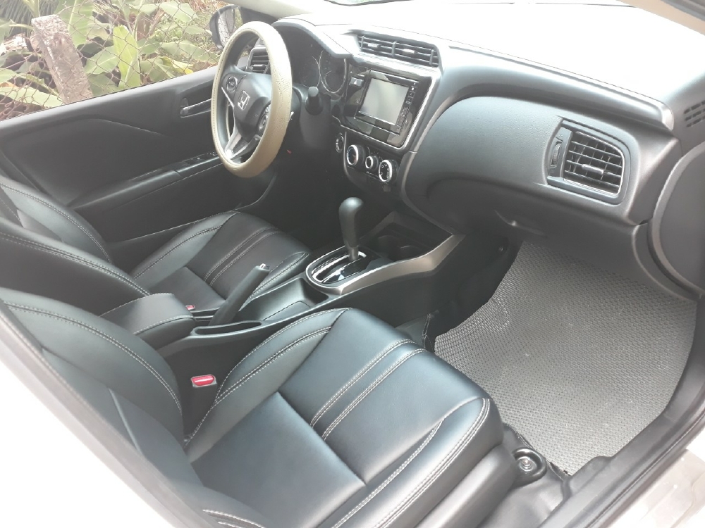 Bán Honda City 1.5CVT màu trắng số tự động sản xuất 2018 biển Sài Gòn