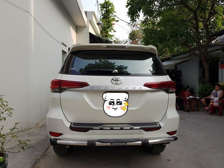 Bán Toyota Fortuner số sàn 2017 máy dầu màu trắng chỉnh chủ