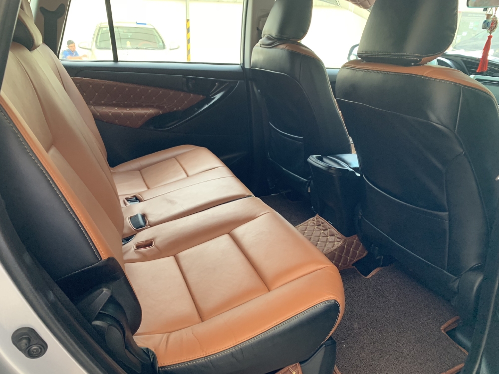 Bán xe Innova E đời 2016, màu bạc, đẹp như gái 18t , chạy được 43 000km , nội thất 3D. Hót duy nhất một chiếc