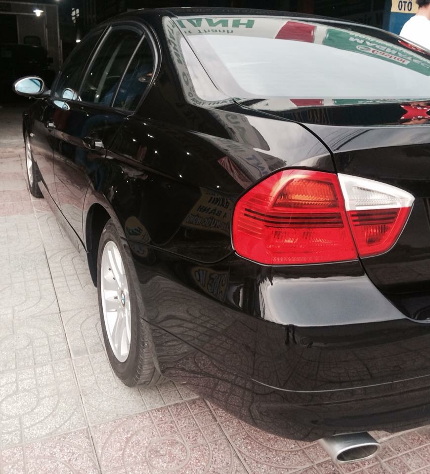 Cần bán xe BMW 320i 2008 số tự động màu đen chính chủ